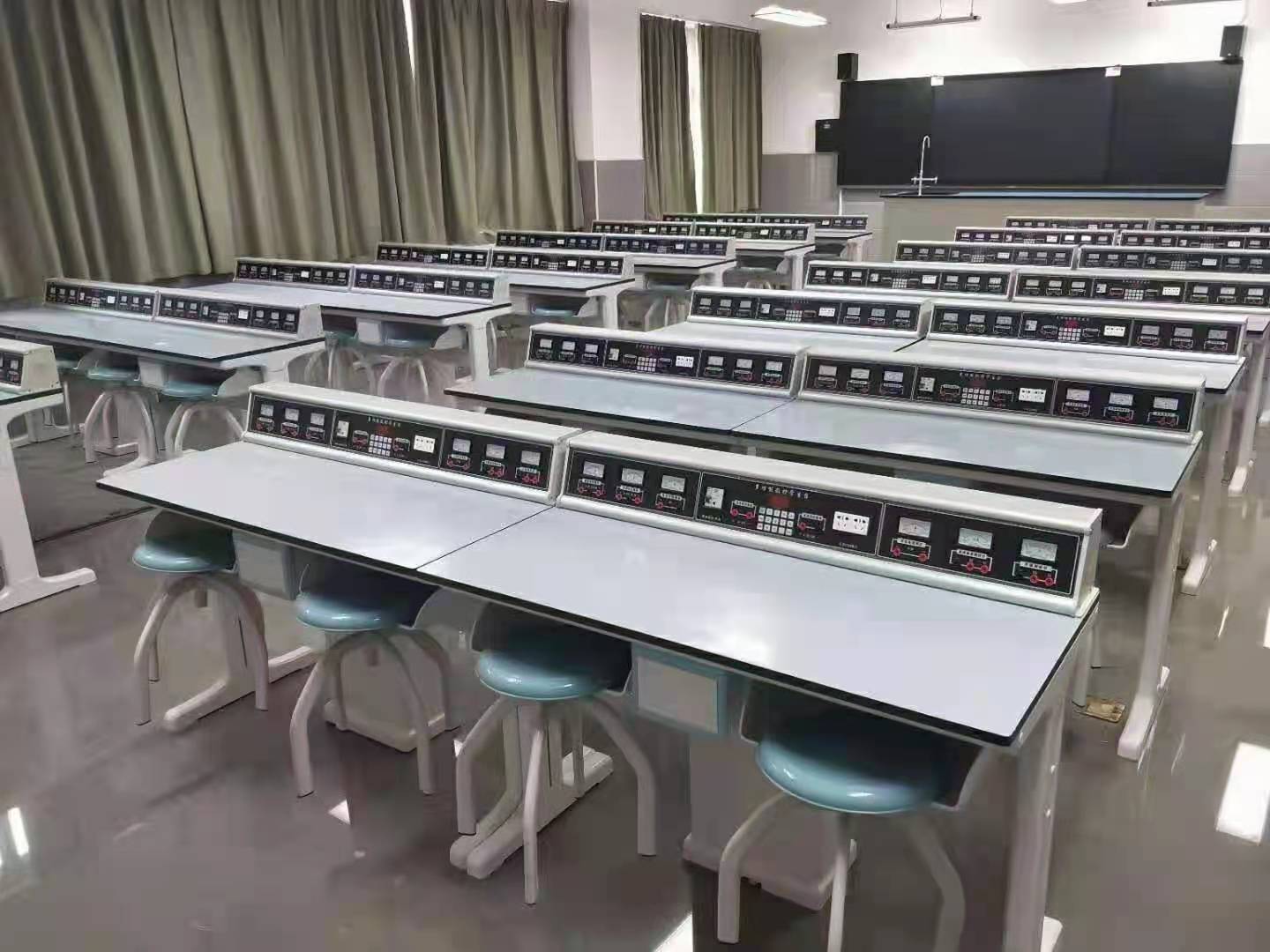 初高中理化生新型實(shí)驗(yàn)室