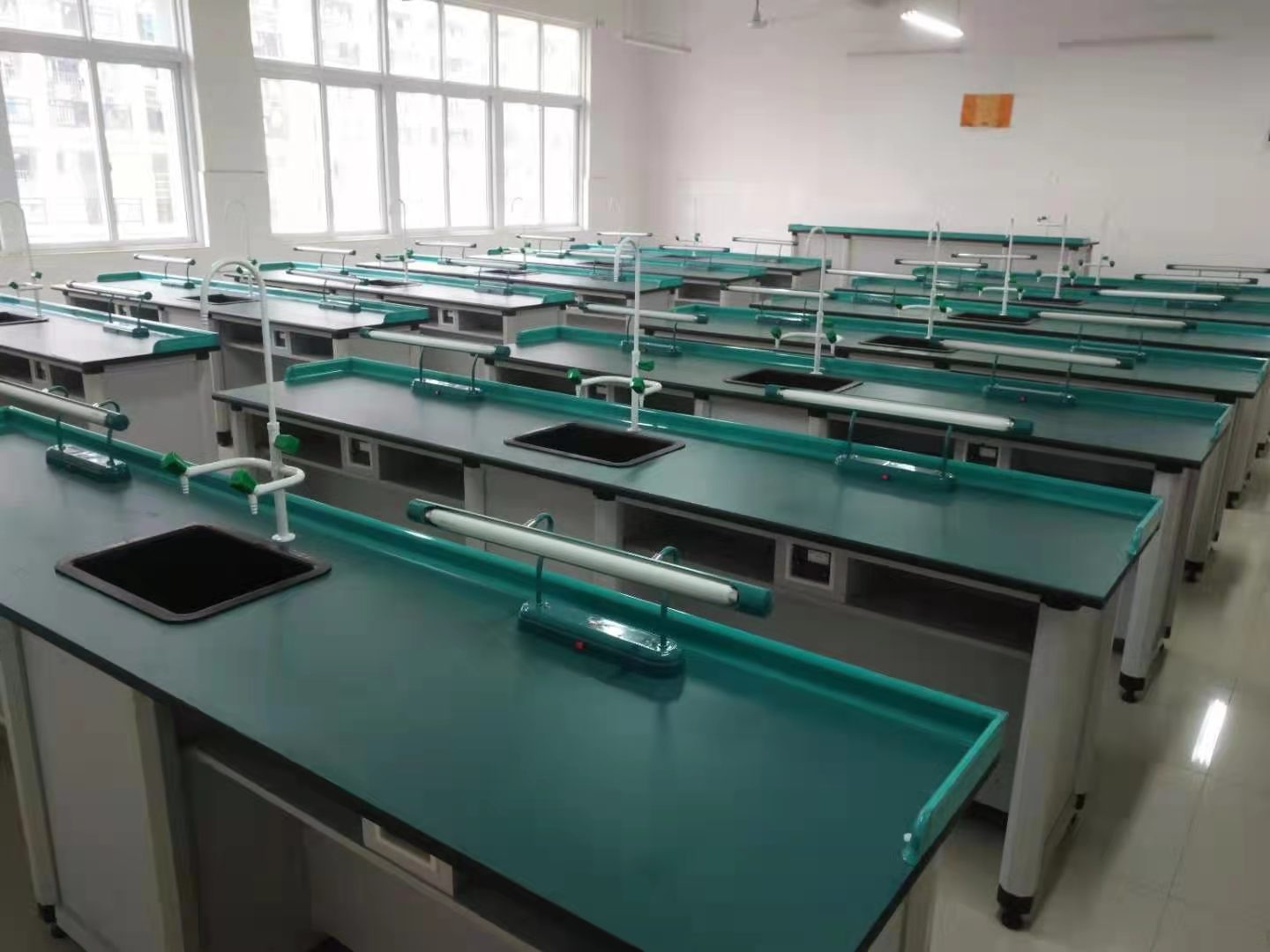 初高中理化生普通實驗室