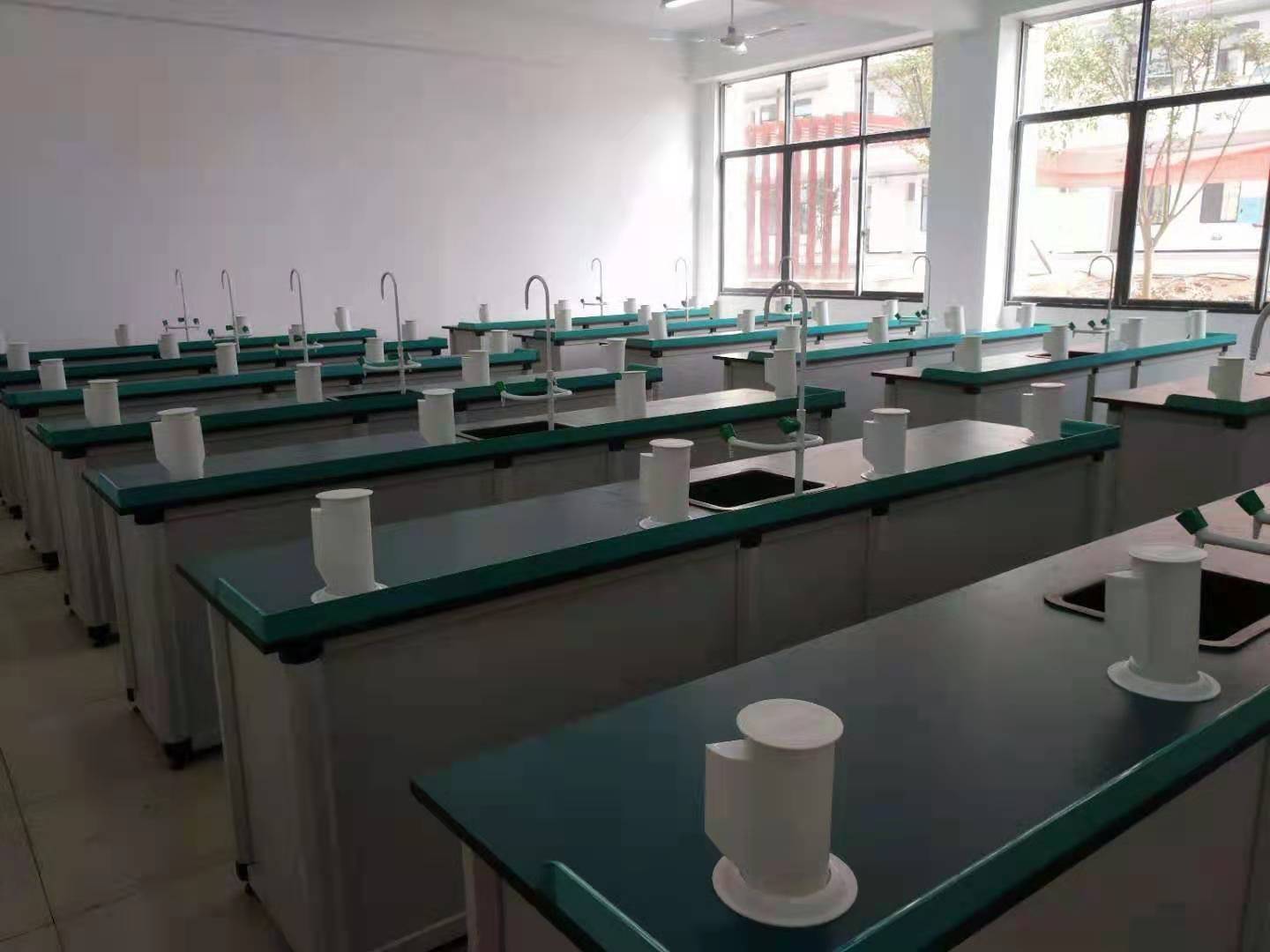 初高中理化生普通實驗室